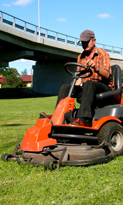 4 Best Brands For Lawn Equipment