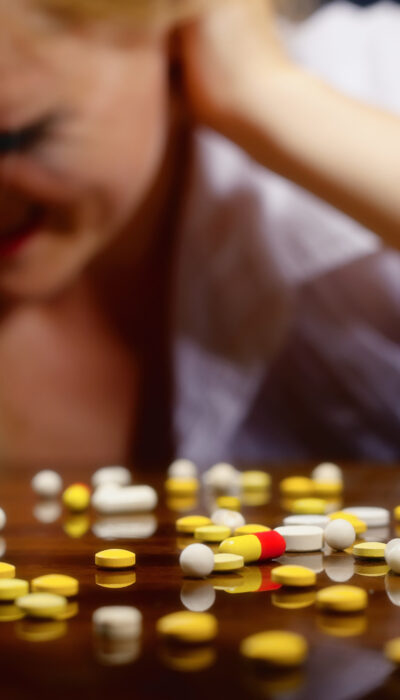 5 Easy-To-Spot Signs That Indicate A Painkiller Addiction