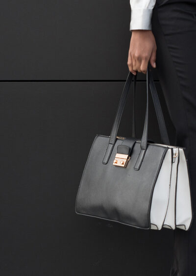 5 Reasons to Visit a Designer Handbags Sale