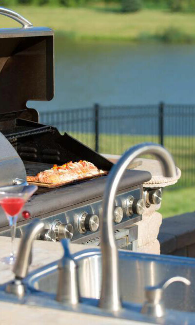 5 things to help furnish your outdoor kitchen