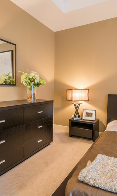 Cutting costs while choosing bedroom dressers