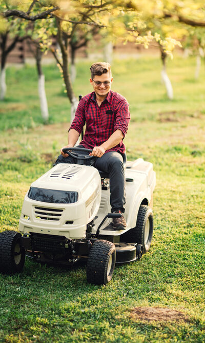 Advantages of Ride Lawn Mowers