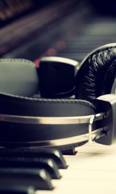 A guide to the different kinds of headphones