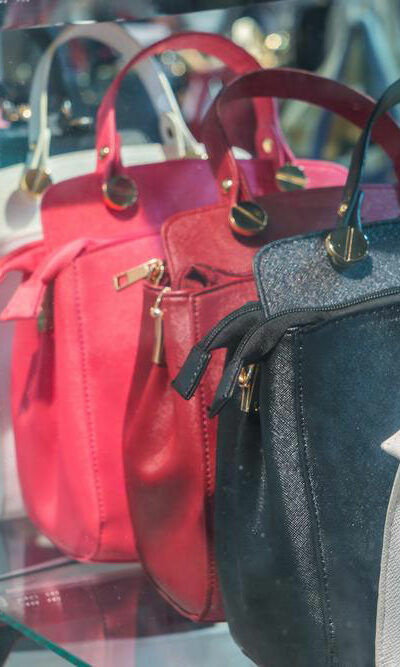 A guide to choosing the right designer coach handbag