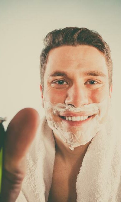 Different types of shaving blades and razors for men