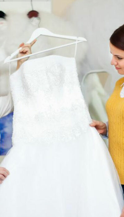 Four things to avoid while selecting wedding clothing