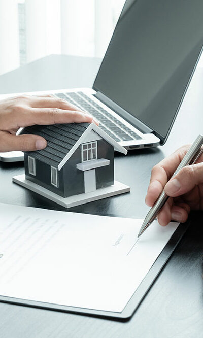 Factors to consider before hiring a real estate lawyer