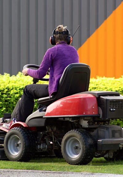 Know about the Different Types of Riding Lawn Mowers