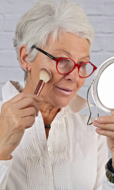 How to Select the Best Foundation for Aging Skin