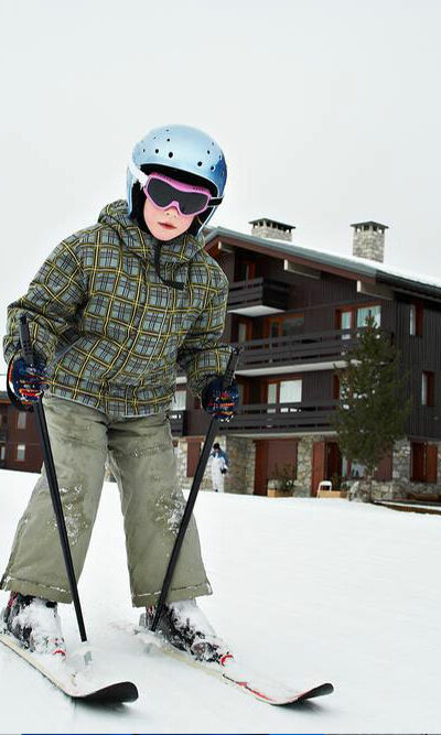 How to differentiate between ski and snowboard jackets