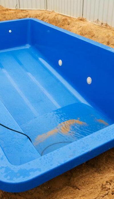 How to maintain fiberglass pools