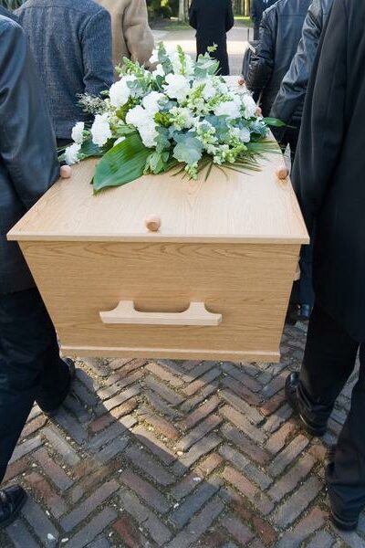 How to pick the right casket for a funeral ceremony?