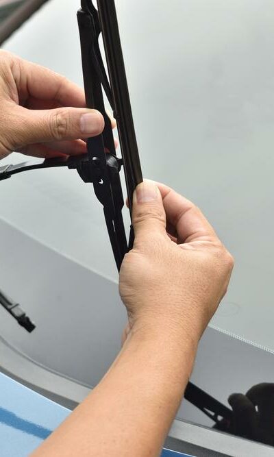 Steps to be followed for replacing the windshield by yourself