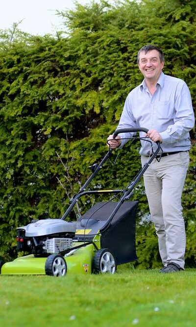 Steps to sharpen the blades of a ride-on mower