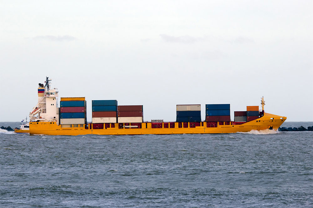 Pros and cons of maritime transport