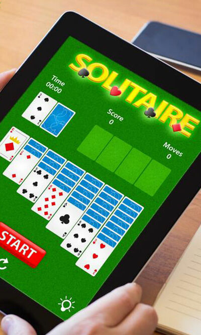 What are different ways of playing Solitaire?