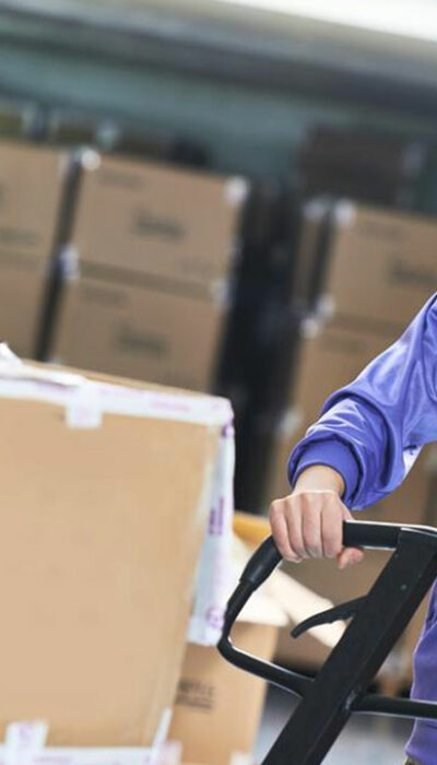 What are the job benefits offered to a FedEx package handler