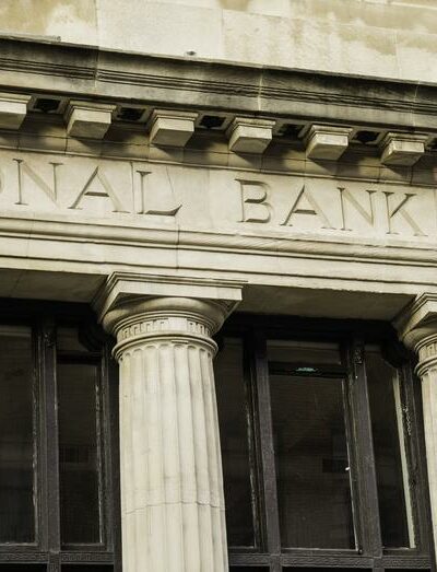 What&#8217;s The Difference Between Banks And Financial Institutions?