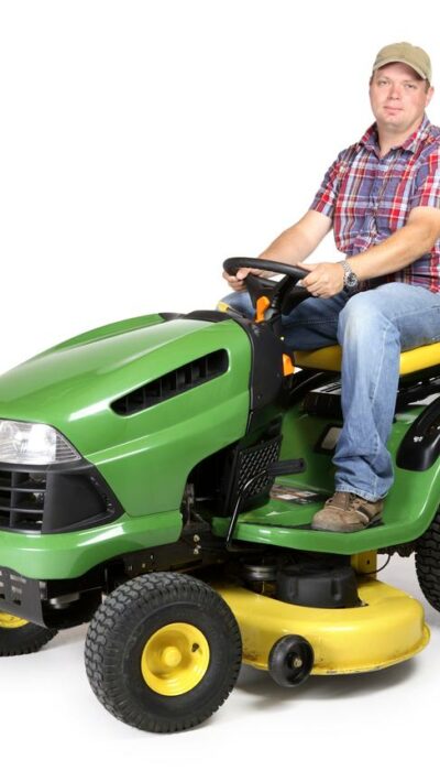 Tips to buy John Deere lawn tractors to give your garden a grand look