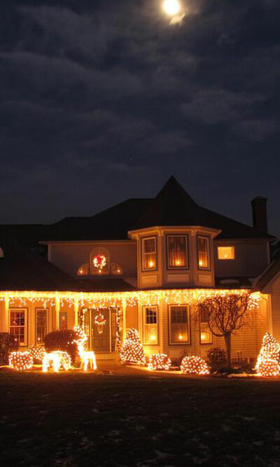 Tips to safely use outdoor Christmas lights during this holiday season