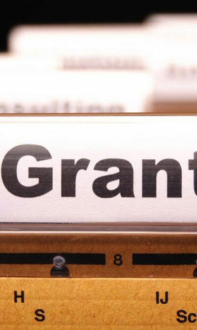 3 best places to seek grants for students returning to college