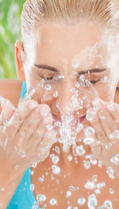 10 Popular Face Washes for Oily Skin