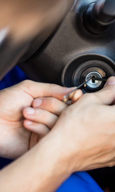 Top 4 Things To Know Before You Hire An Auto Locksmith