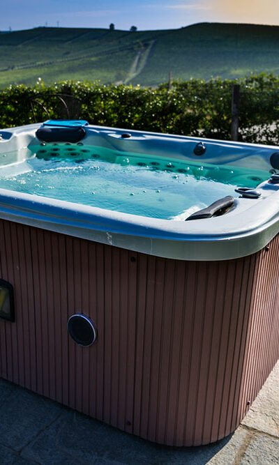 Tips to Buy an Indoor or Outdoor Hot Tub